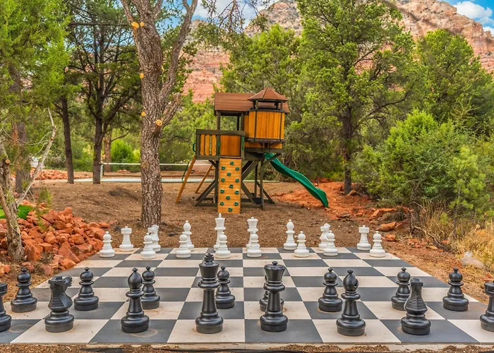 Stunning Red Rock Views | Pickleball, Pool, Hot Tub & Theater Holiday home