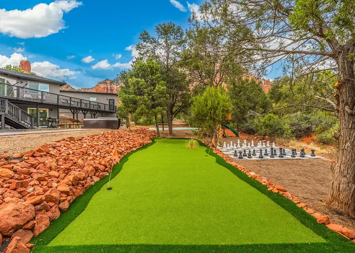 Stunning Red Rock Views | Pickleball, Pool, Hot Tub & Theater Holiday home *