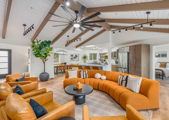 Stunning Red Rock Views | Pickleball, Pool, Hot Tub & Theater
