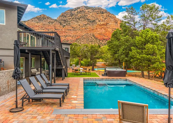 Stunning Red Rock Views | Pickleball, Pool, Hot Tub & Theater Holiday home