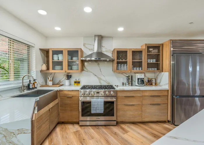 Holiday home Stunning Red Rock Views | Pickleball, Pool, Hot Tub & Theater Sedona