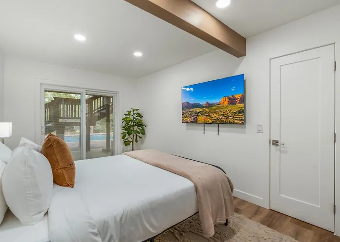 Stunning Red Rock Views | Pickleball, Pool, Hot Tub & Theater Sedona