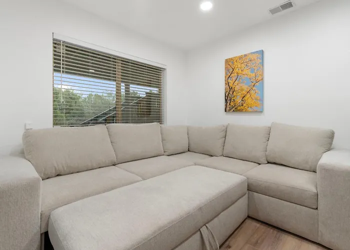 Stunning Red Rock Views | Pickleball, Pool, Hot Tub & Theater