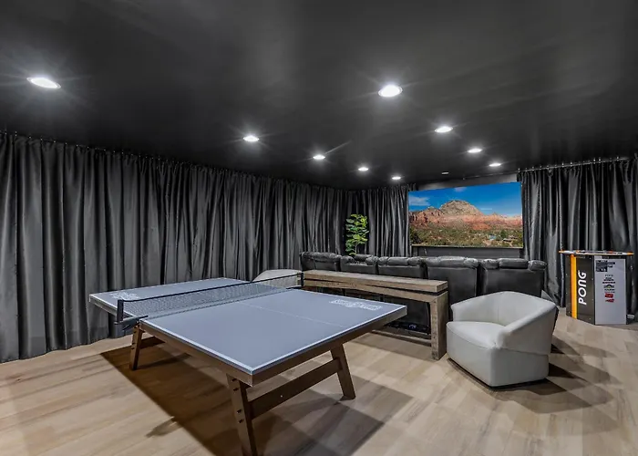 Holiday home Stunning Red Rock Views | Pickleball, Pool, Hot Tub & Theater
