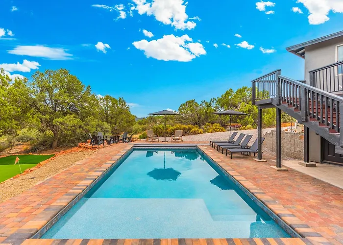Stunning Red Rock Views | Pickleball, Pool, Hot Tub & Theater Holiday home
