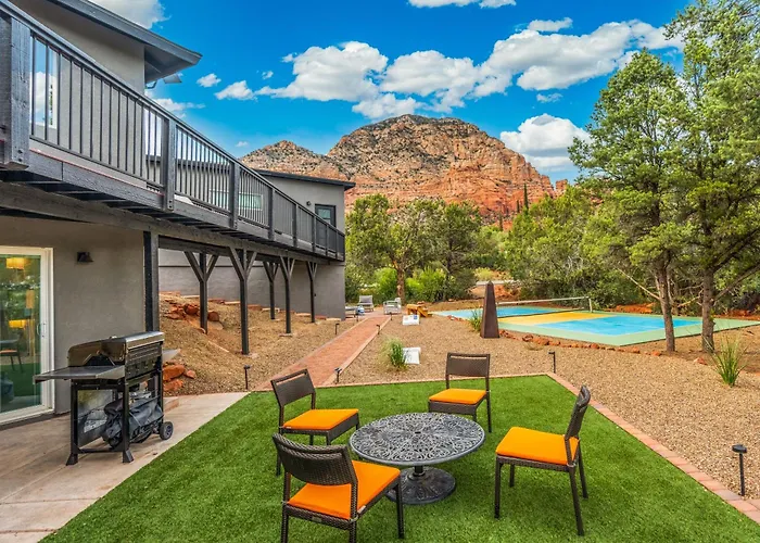 Holiday home Stunning Red Rock Views | Pickleball, Pool, Hot Tub & Theater *