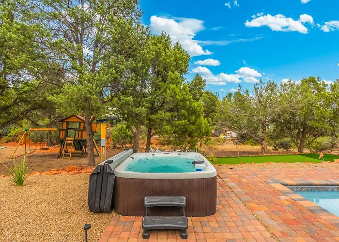 Holiday home Stunning Red Rock Views | Pickleball, Pool, Hot Tub & Theater