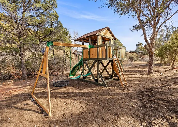 Stunning Red Rock Views | Pickleball, Pool, Hot Tub & Theater