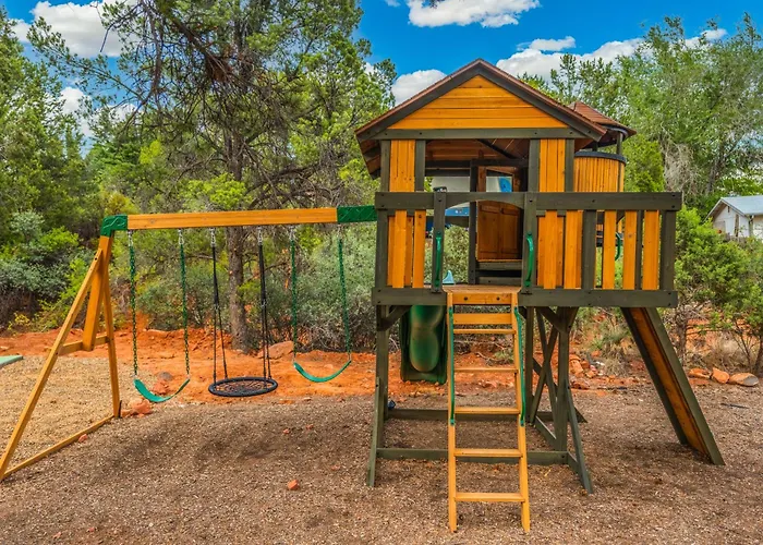 Stunning Red Rock Views | Pickleball, Pool, Hot Tub & Theater Holiday home *