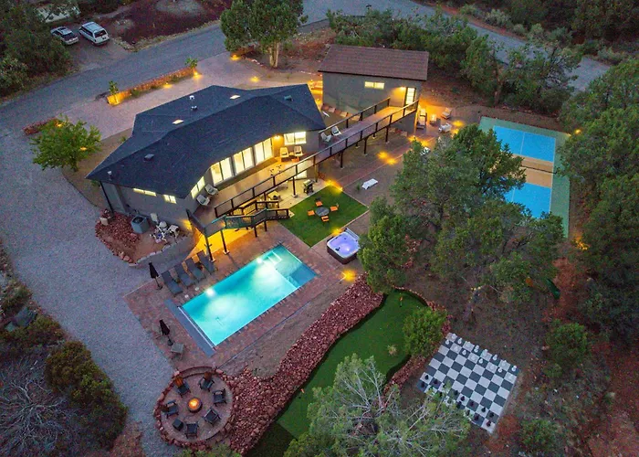 Holiday home Stunning Red Rock Views | Pickleball, Pool, Hot Tub & Theater *