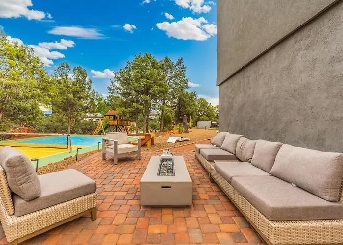 Holiday home Stunning Red Rock Views | Pickleball, Pool, Hot Tub & Theater