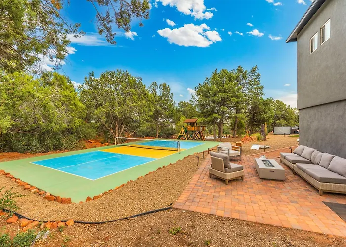 Stunning Red Rock Views | Pickleball, Pool, Hot Tub & Theater Holiday home