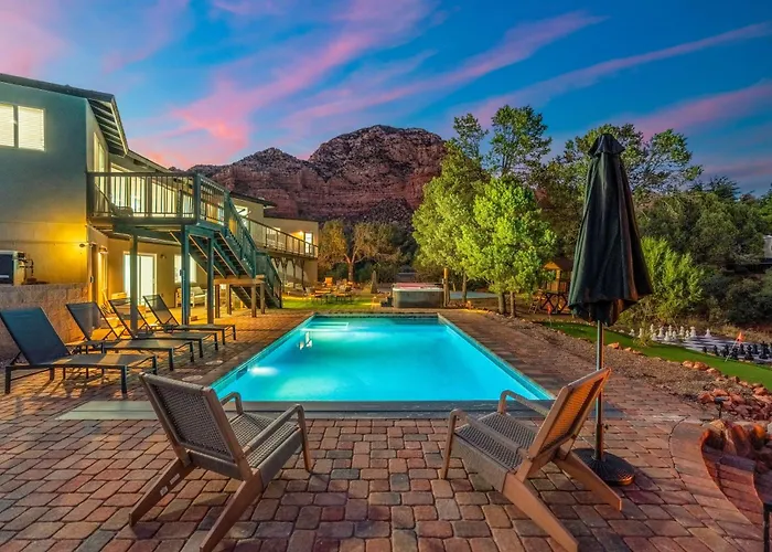 Holiday home Stunning Red Rock Views | Pickleball, Pool, Hot Tub & Theater *